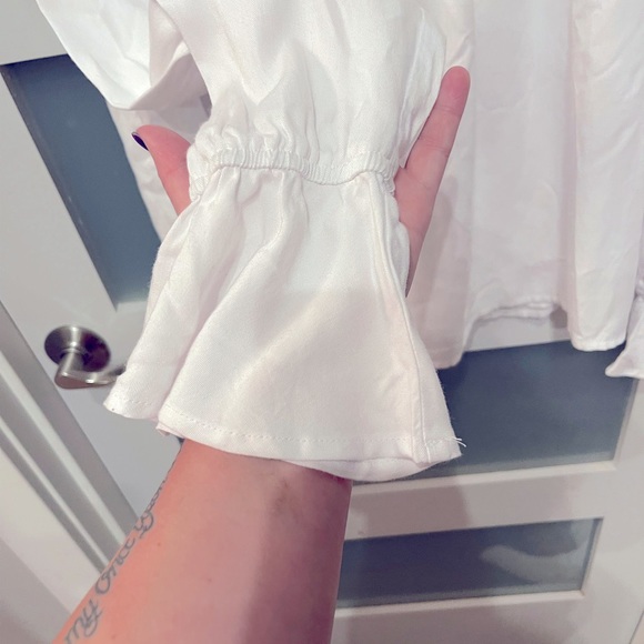 PRICE DROP⬇️⬇️⬇️Beautiful white blouse. Fully lined and exquisite - Picture 4 of 8